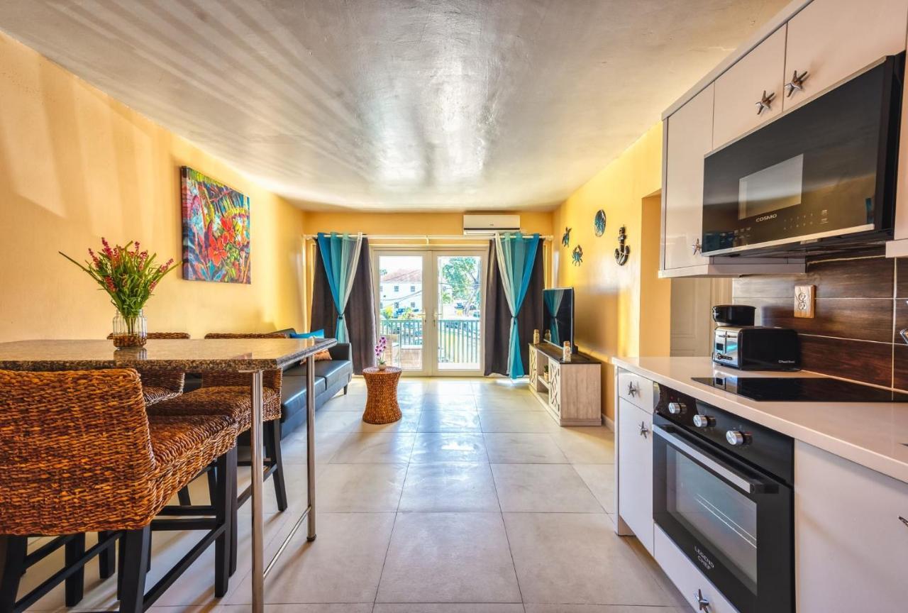 Lovely Apartment Near Beach, Downtown, 24H Security, Pool Nassau Zewnętrze zdjęcie